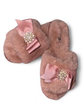 Pretty You LONDON Women's Plush Bow Pearl Slide Slippers - Rose Pink